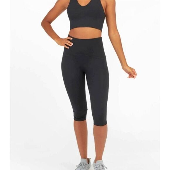 SPANX Booty Boost Active Knee Leggings In Black Size Small - Picture 1 of 4